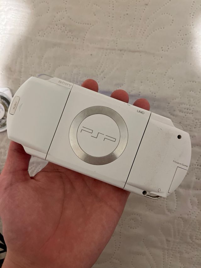 Sony PSP 1004 Branca com jogos e carregador