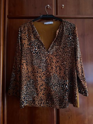 Blusa Mango cuello pico manga larga