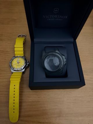 Reloj Victorinox Profesional Diver Plata/Amarillo