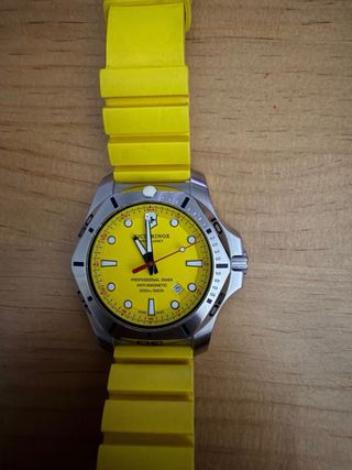 Reloj Victorinox Profesional Diver Plata/Amarillo