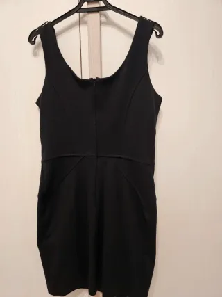 Tubino nero con fiocco decorativo