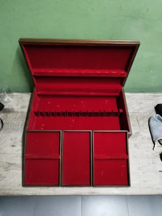 Caja cubertería madera antigua