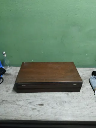 Caja cubertería madera antigua