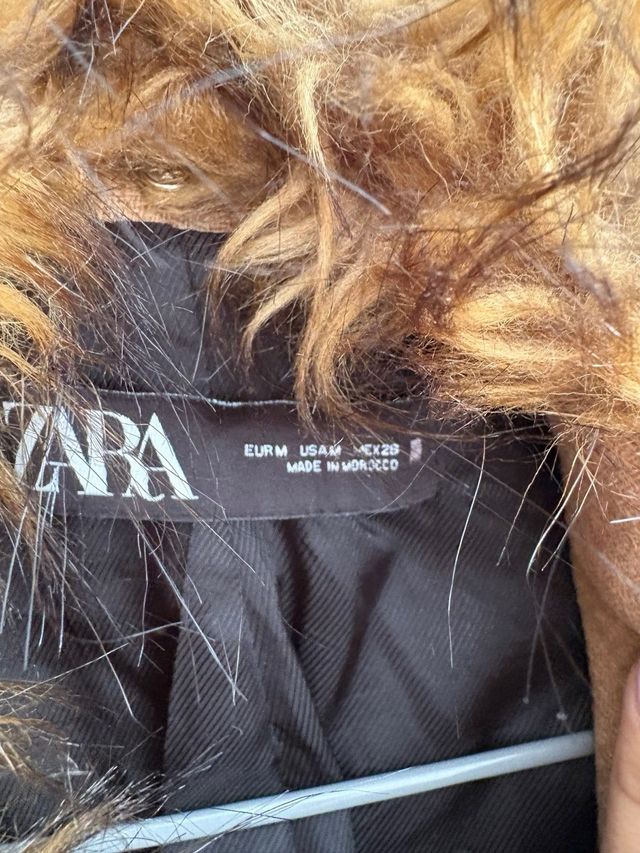 Abrigo Zara Beige con Cuello de Pelo