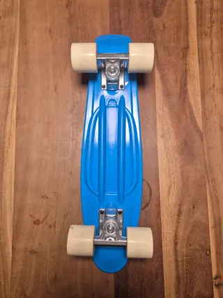 Monopatín azul