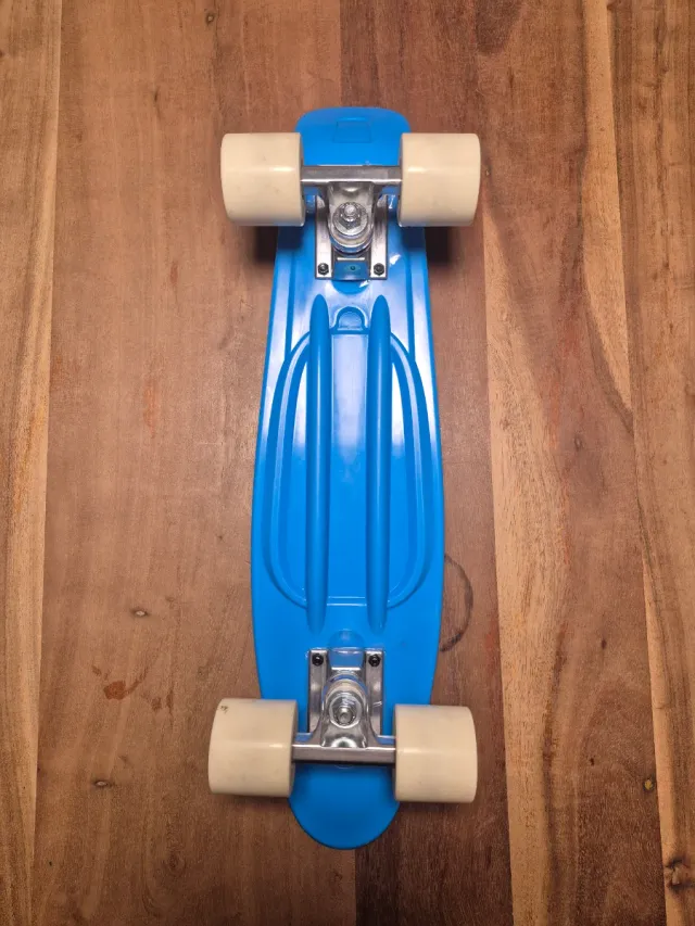 Monopatín azul