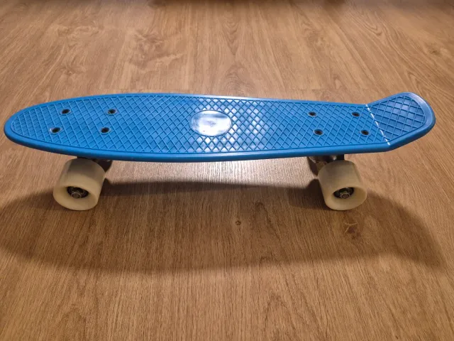 Monopatín azul