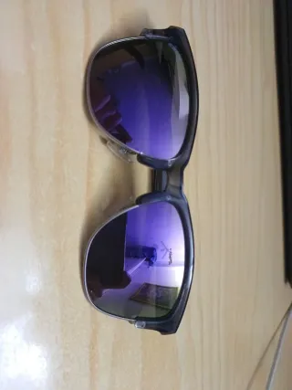 Gafas de sol Hawkers grises con lentes moradas