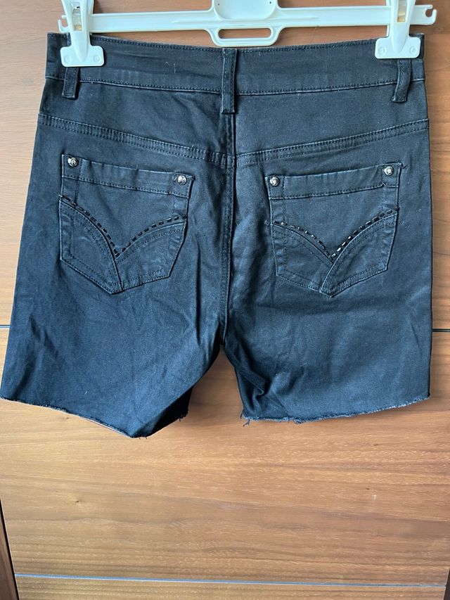 Pantalón corto negro T42/44 pedrería