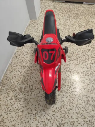 Moto a batería infantil roja