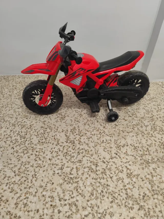 Moto a batería infantil roja