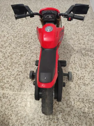 Moto a batería infantil roja