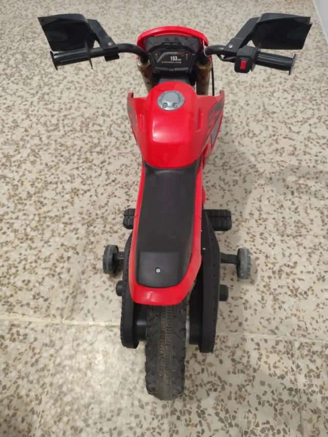 Moto a batería infantil roja