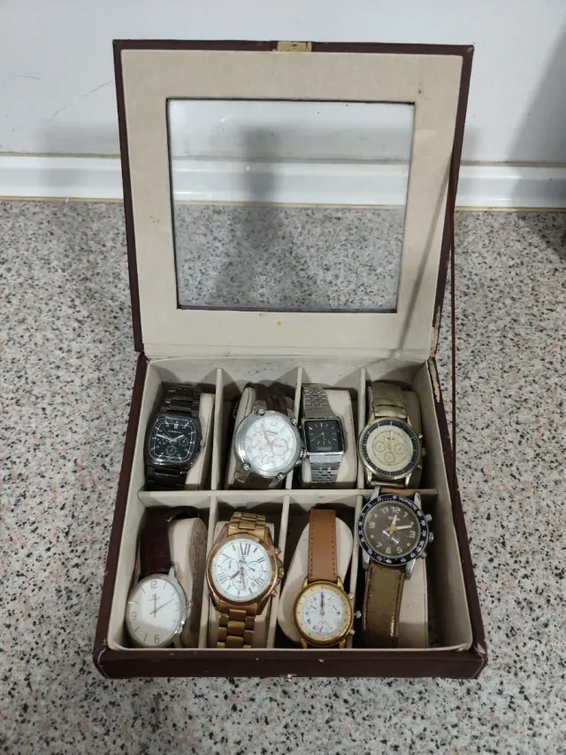 Lote di 9 orologi da polso