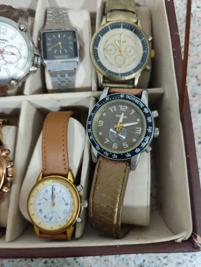 Lote di 9 orologi da polso