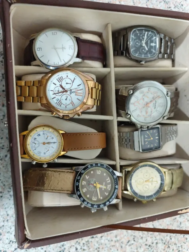 Lote di 9 orologi da polso