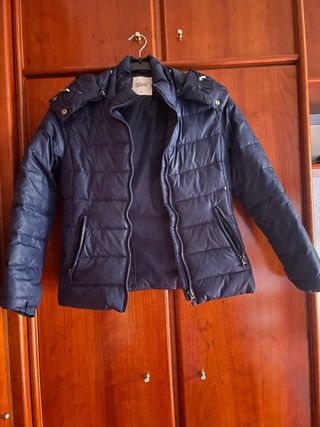 Chamarra azul entallada S , plumas
