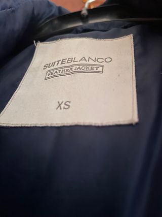 Chamarra azul entallada S , plumas