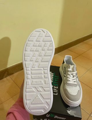 Scarpe da ginnastica U-Power bianche e grigie