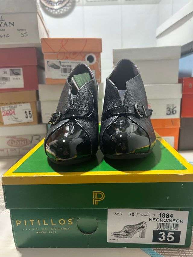 Zapatos Pitillos piel charol negro/gris T.35