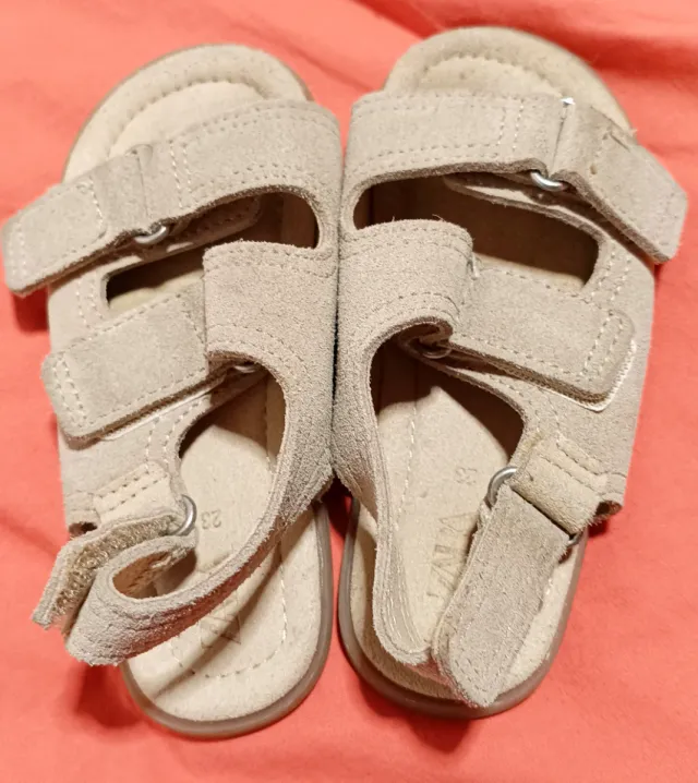 Sandalias para bebé de ante de Zara