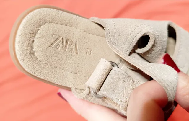 Sandalias para bebé de ante de Zara