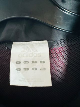 Chaqueta Adidas Clásica Negra y Roja