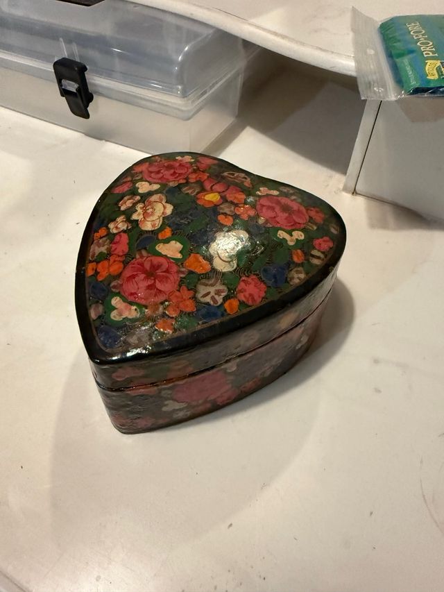 Scatola Cuore in Carta Pesta con Fiori