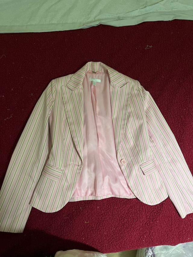 Chaqueta rosa con rayas marrones
