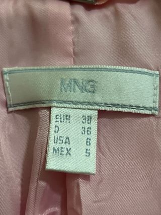 Chaqueta rosa con rayas marrones