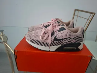 Deportivas Rosa y Negras