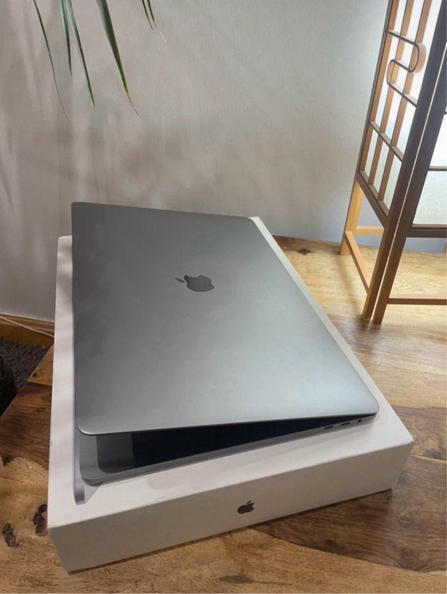 MacBook Pro 15” 2017 Plata