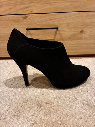 Botín tacón alto negro