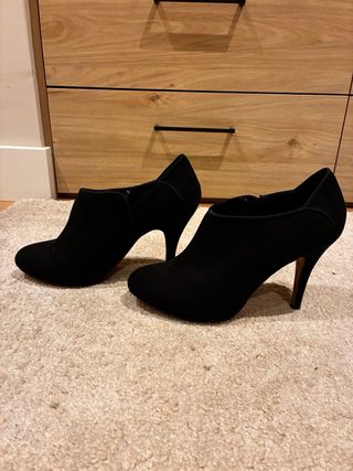 Botín tacón alto negro