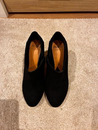 Botín tacón alto negro