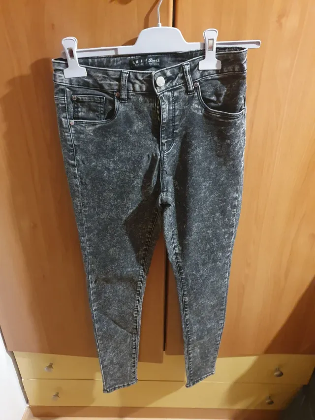Pantalón gris efecto lavado