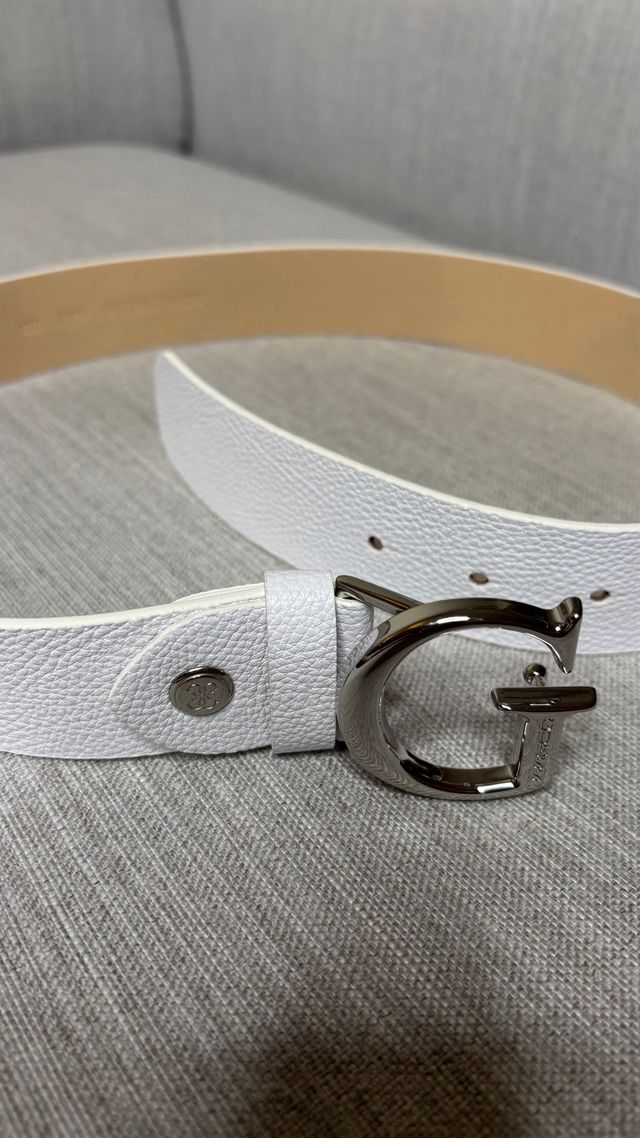Cinturón Guess Blanco con Hebilla Plateada