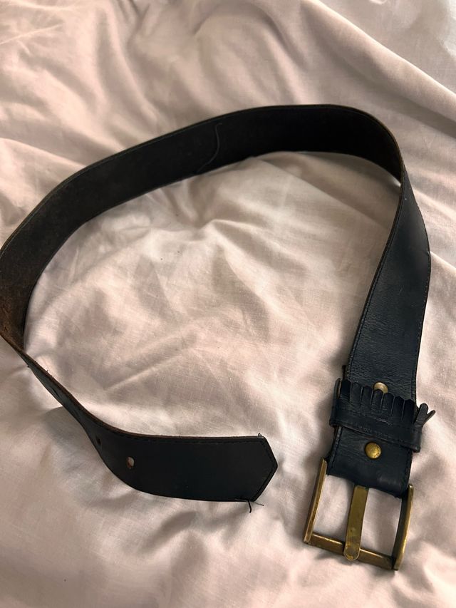 Cinturón de cuero azul marino