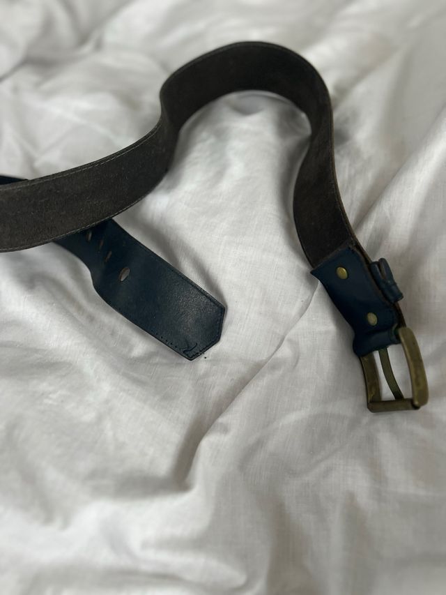 Cinturón de cuero azul marino