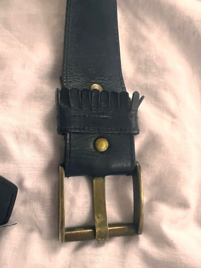 Cinturón de cuero azul marino