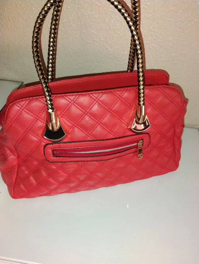 Bolso rojo acolchado