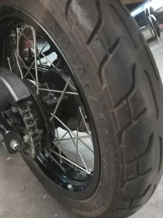 Royal Enfield Interceptor 650 Roja