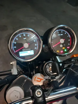 Royal Enfield Interceptor 650 Roja