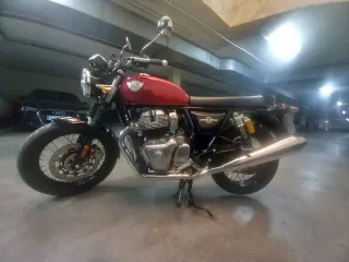 Royal Enfield Interceptor 650 Roja