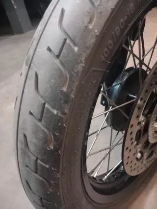 Royal Enfield Interceptor 650 Roja