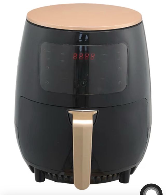 Freidora de aire negra y dorada