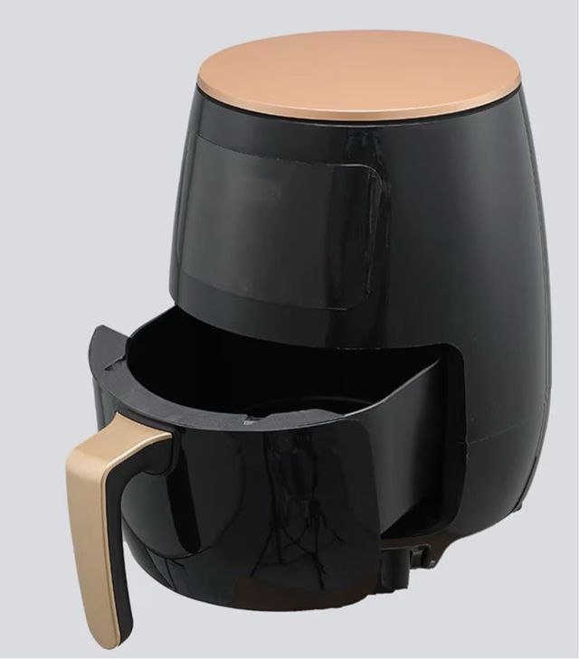 Freidora de aire negra y dorada