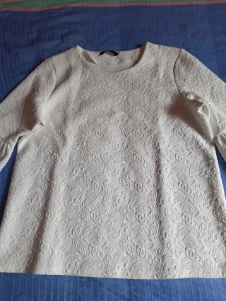 Camiseta Cortefiel blanca manga acampanada