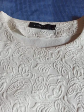 Camiseta Cortefiel blanca manga acampanada