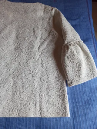 Camiseta Cortefiel blanca manga acampanada